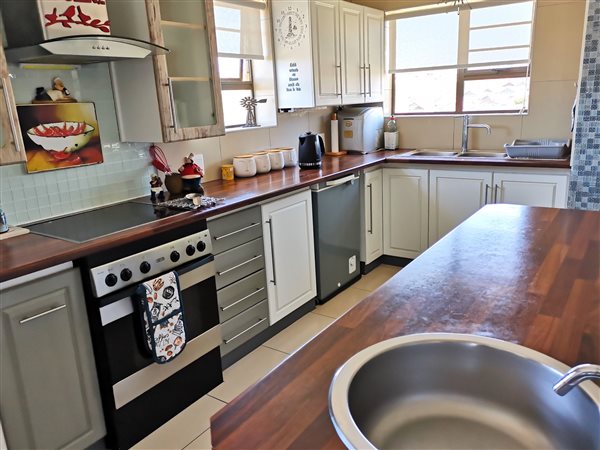 4 Bedroom Property for Sale in Seemeeu Park Western Cape
